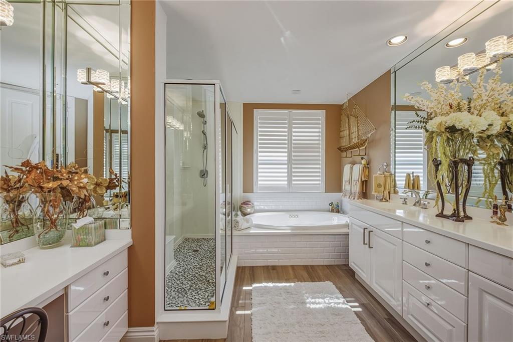 ROYAL MARCO POINT - Residential