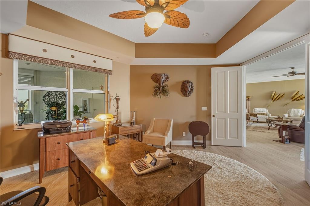 ROYAL MARCO POINT - Residential