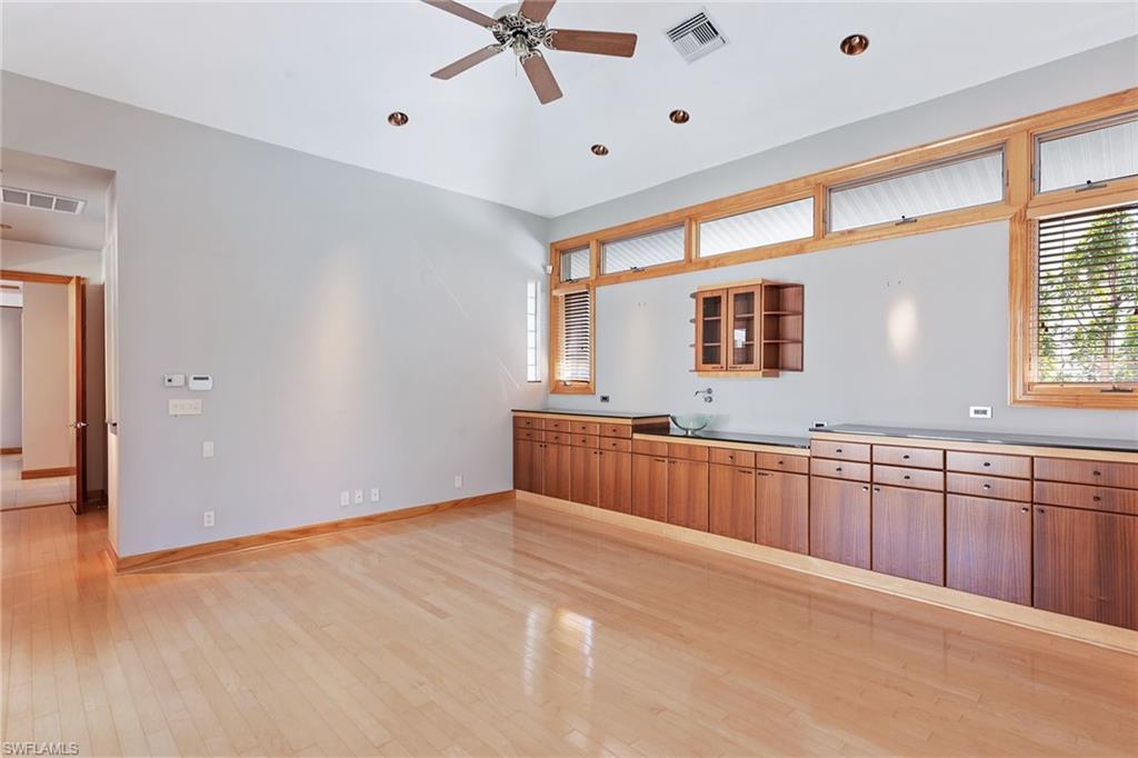 MOORINGS - Residential