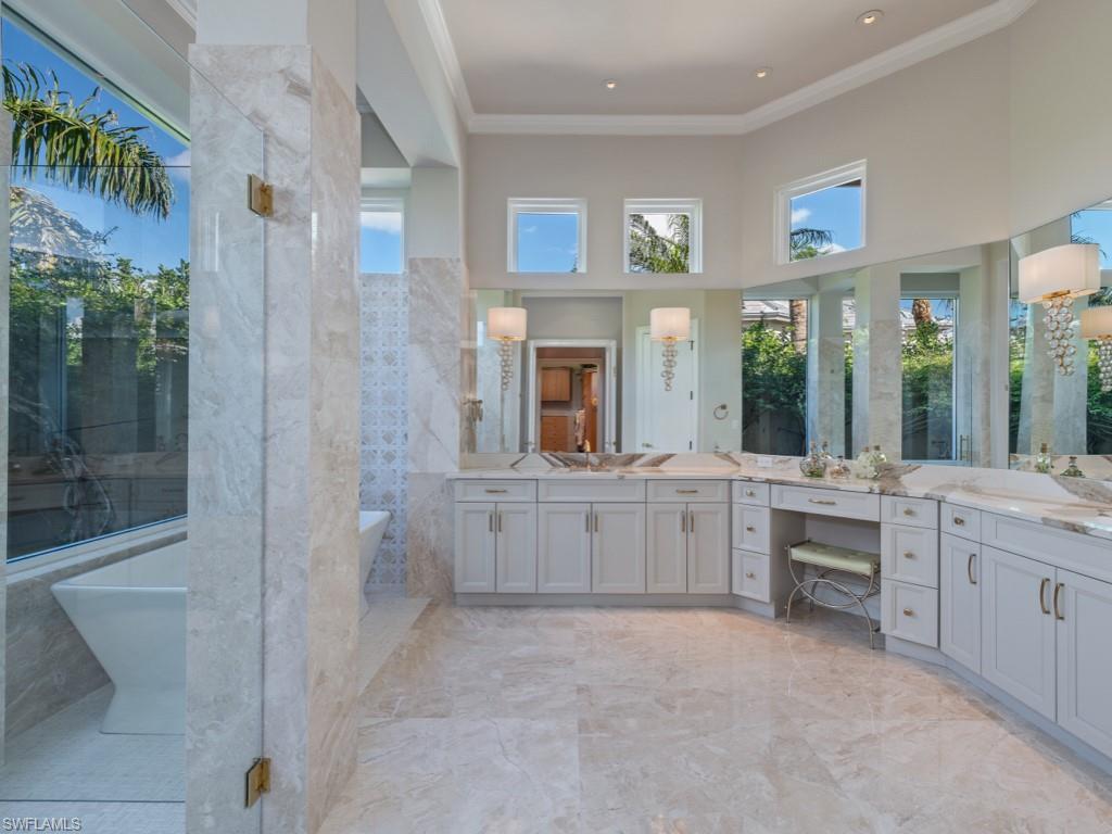 BAY WOODS - Residential