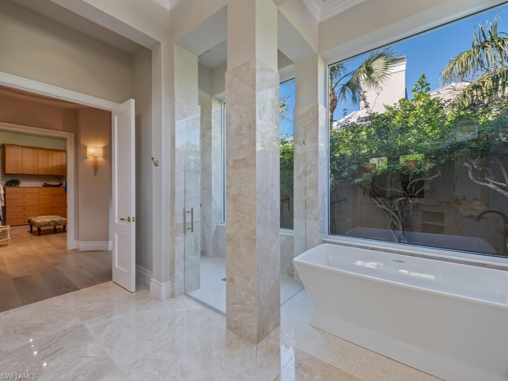 BAY WOODS - Residential