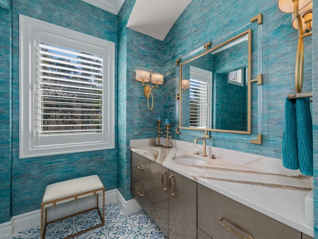 BAY WOODS - Residential