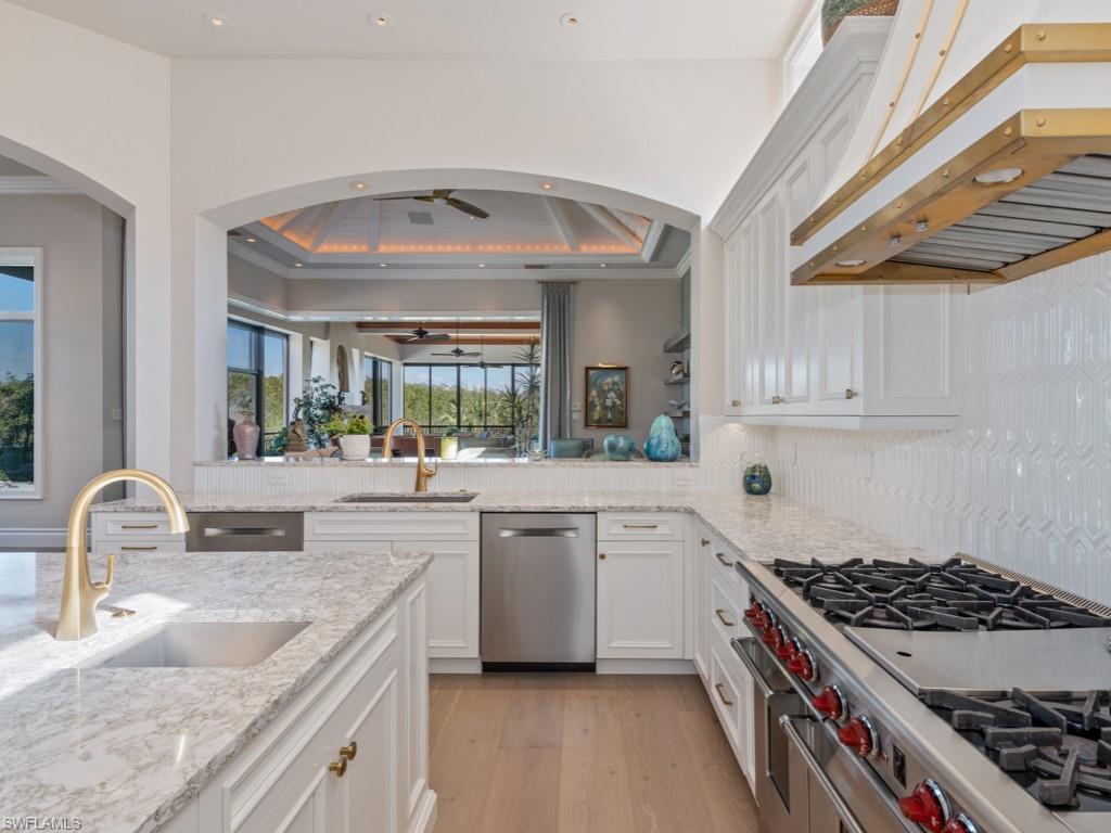 BAY WOODS - Residential