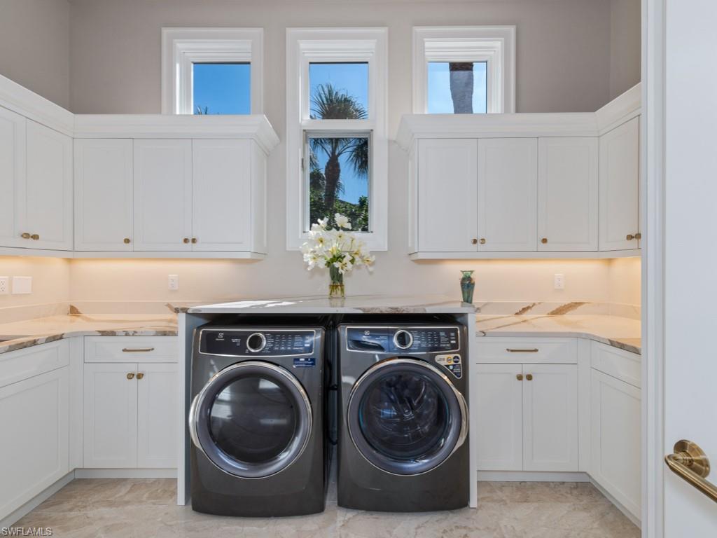 BAY WOODS - Residential