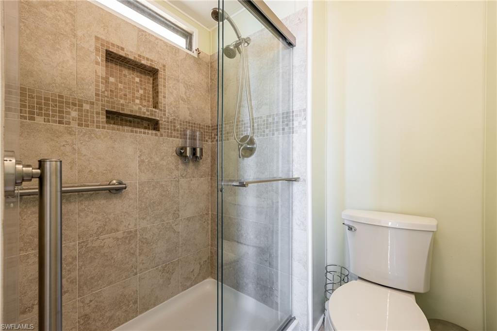 SIX LAKES COUNTRY CLUB - Residential