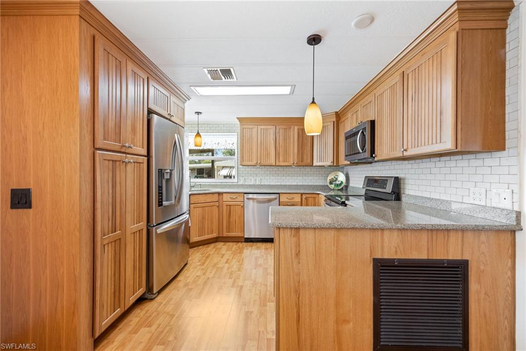 SIX LAKES COUNTRY CLUB - Residential