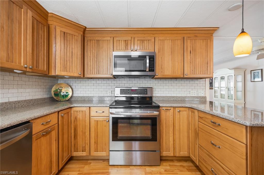 SIX LAKES COUNTRY CLUB - Residential