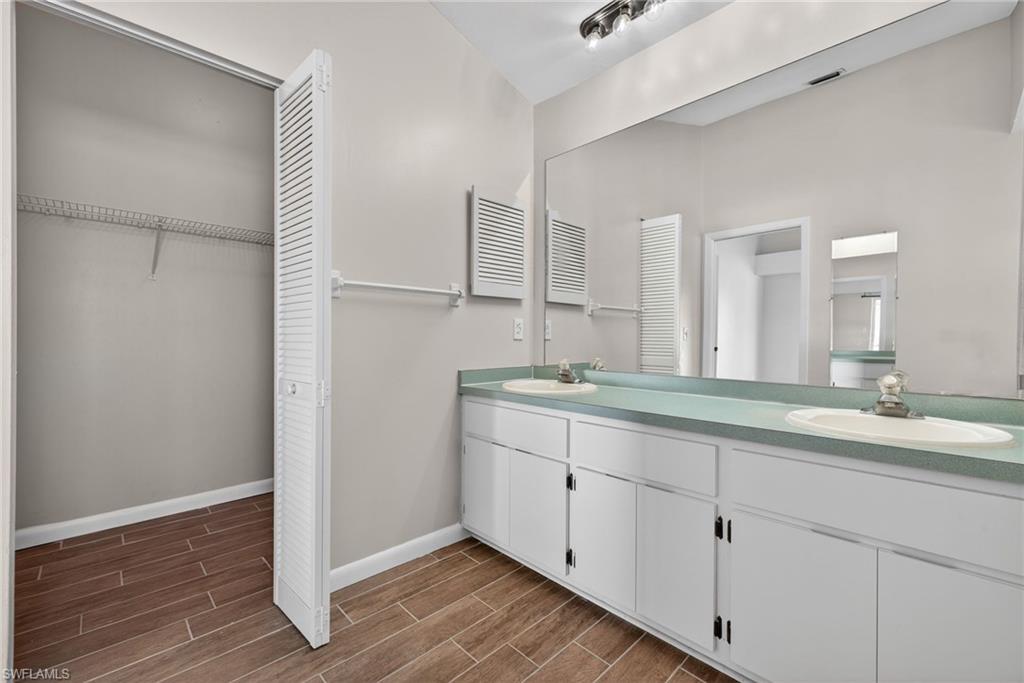 SAN CARLOS PARK - Residential