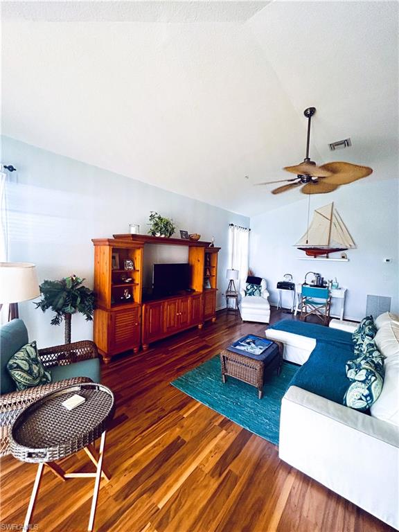 VAN LOON COMMONS - Residential