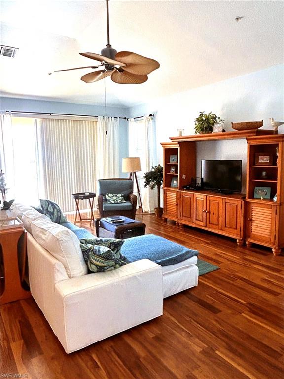 VAN LOON COMMONS - Residential