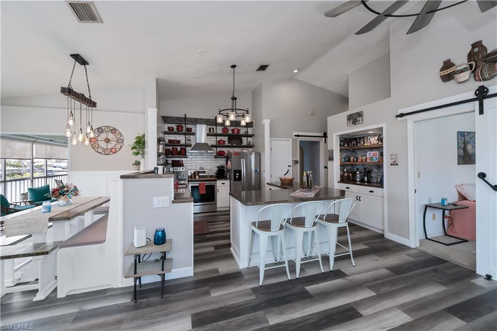 CAPSTAN II CONDO - Residential