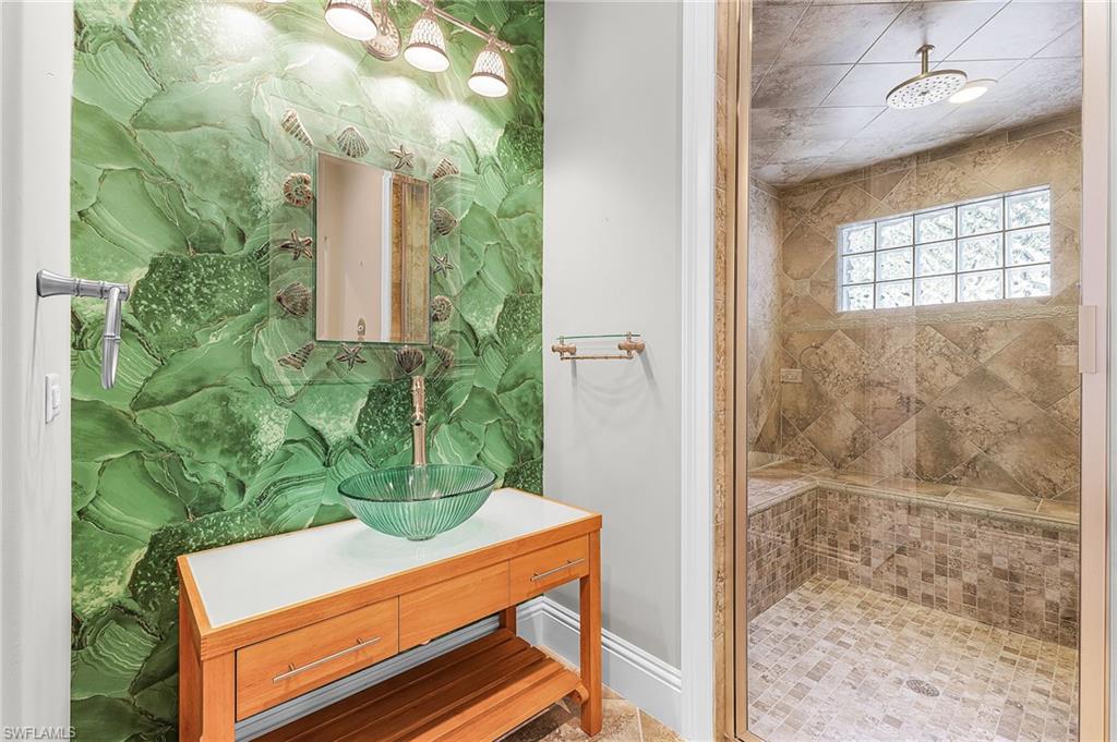 CASTLEWOOD - Residential