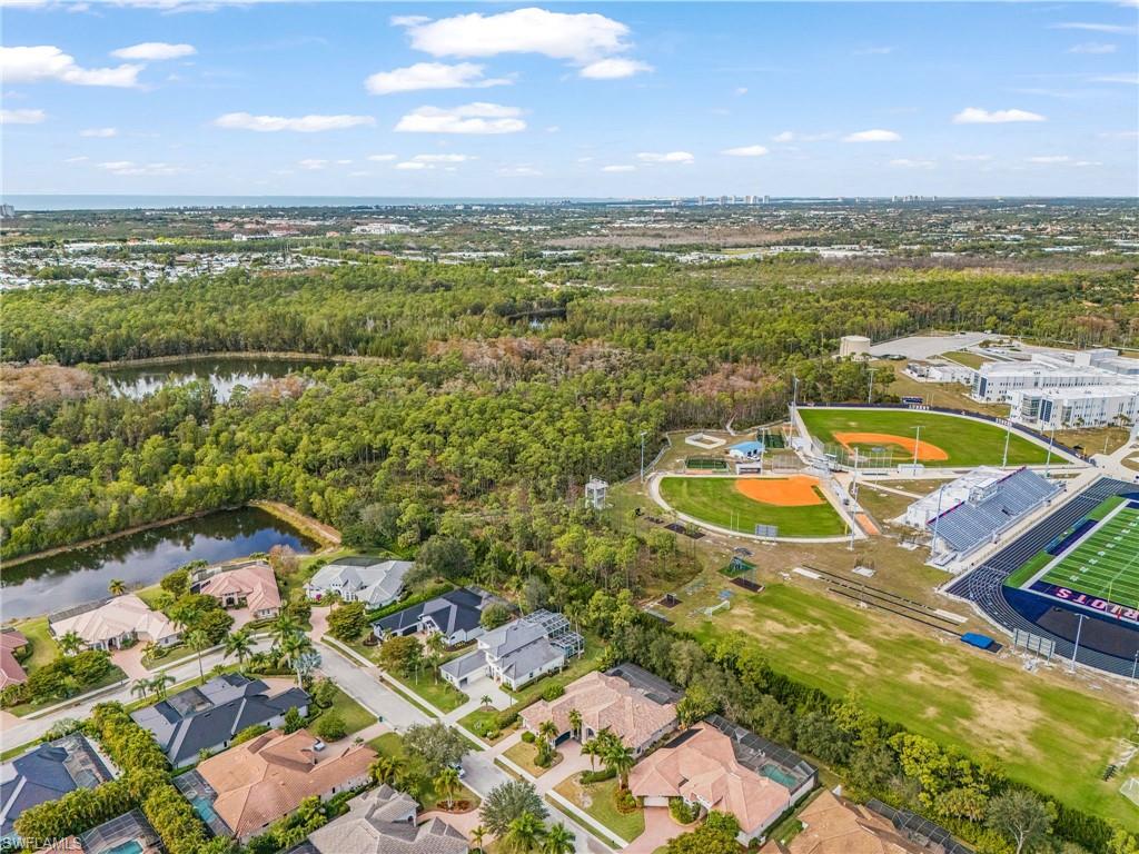 CASTLEWOOD - Residential