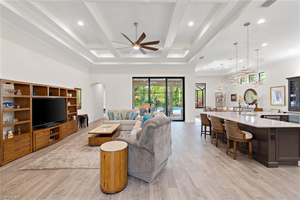 TWIN EAGLES - Residential