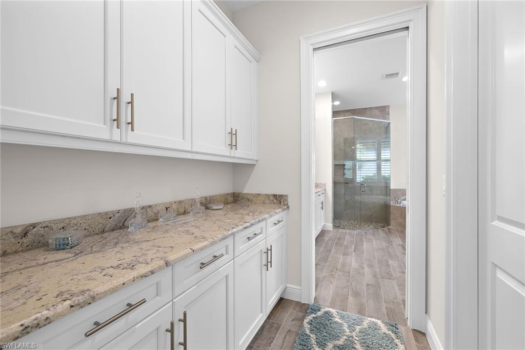 TWIN EAGLES - Residential