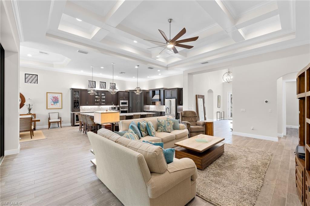 TWIN EAGLES - Residential