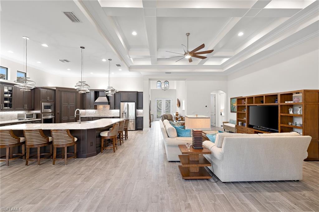 TWIN EAGLES - Residential