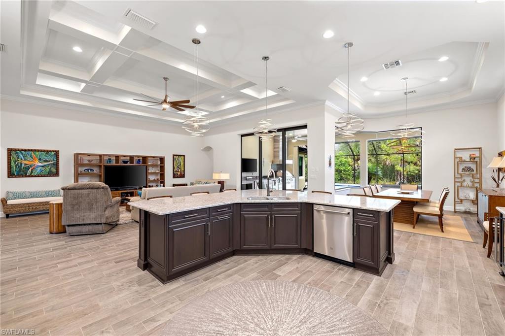 TWIN EAGLES - Residential