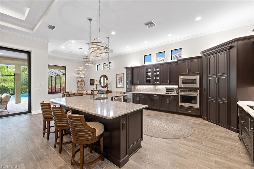 TWIN EAGLES - Residential