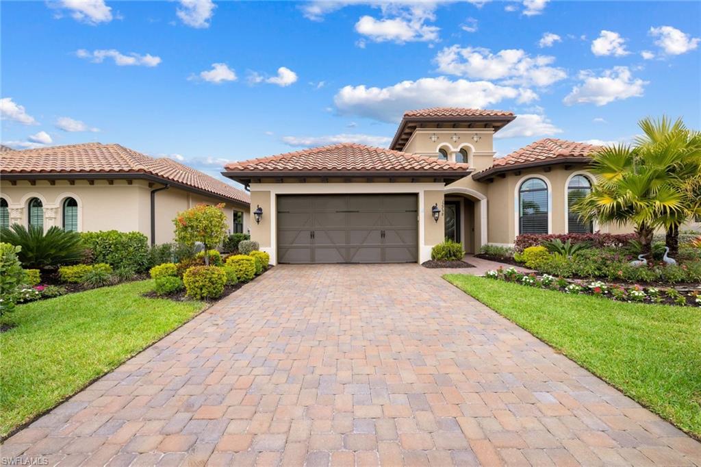 TWIN EAGLES - Residential