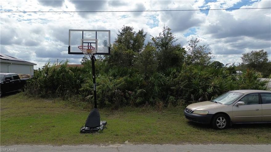 Are you searching for a peaceful countryside vibe with easy access to the city? Look no further! This is your opportunity to build on a prime piece of property in Lehigh Acres. Conveniently located near shopping centers and more. This property is priced to sell and won't be available for long. Don't wait, make your offer today! *Assignment of contract* Agents please see confidential remarks*