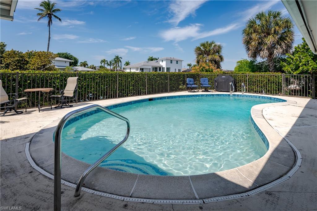 MARCO BEACH - Residential