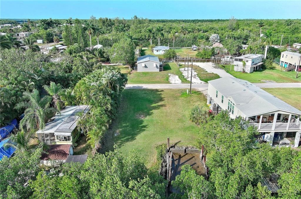 PLANTATION ISLAND - Land