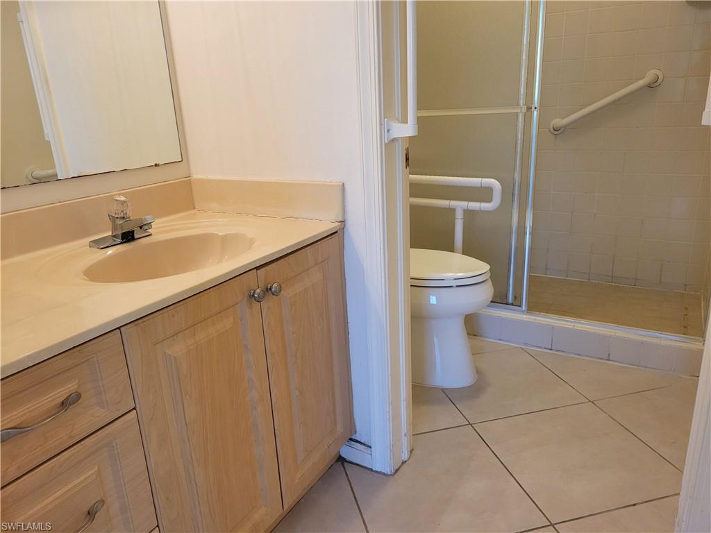 ANDOVER SQUARE - Residential