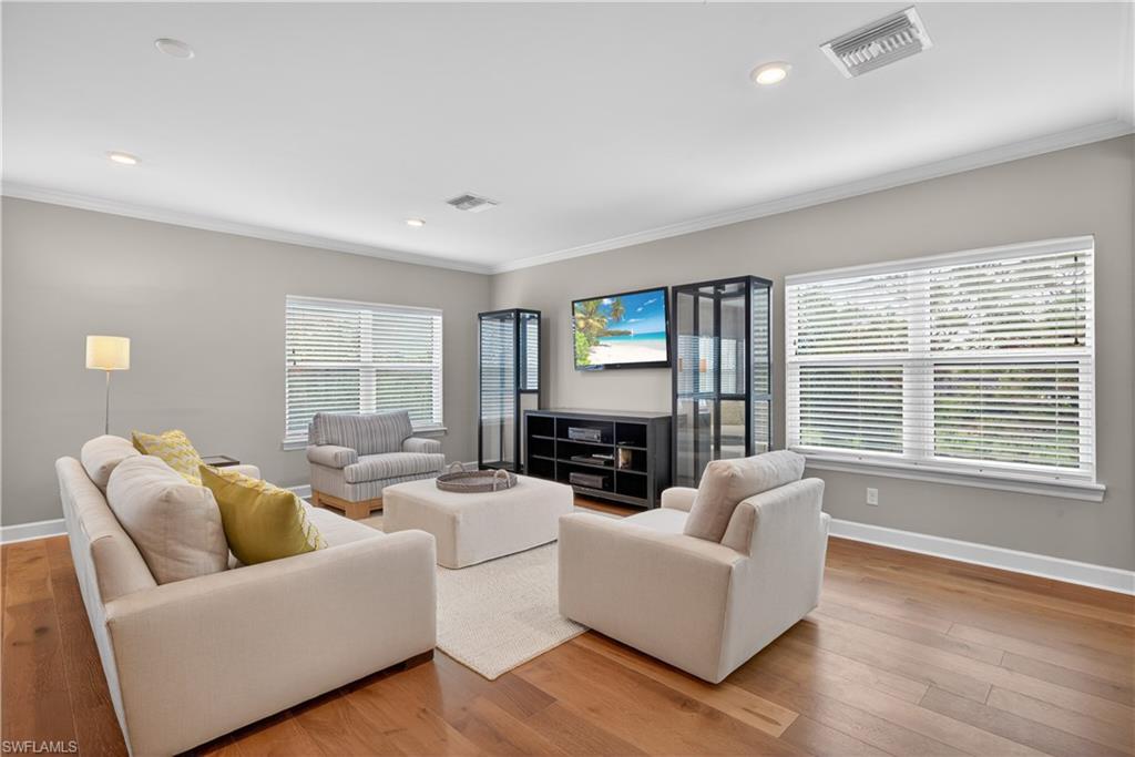 ESPLANADE - Residential