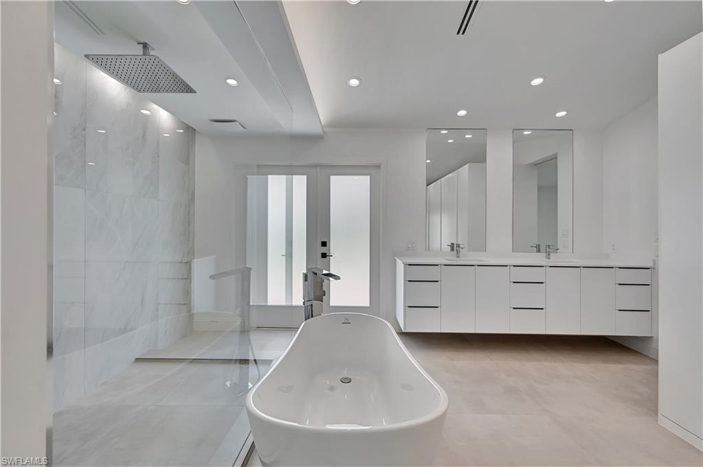 KINGS LAKE - Residential