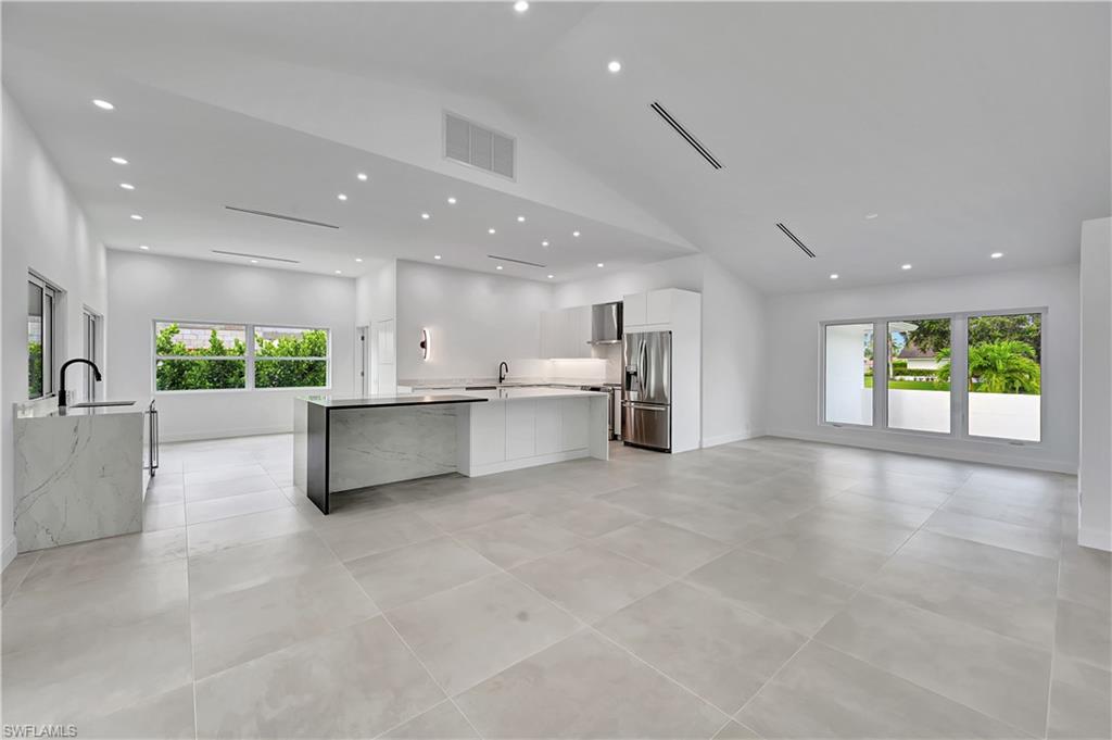 KINGS LAKE - Residential