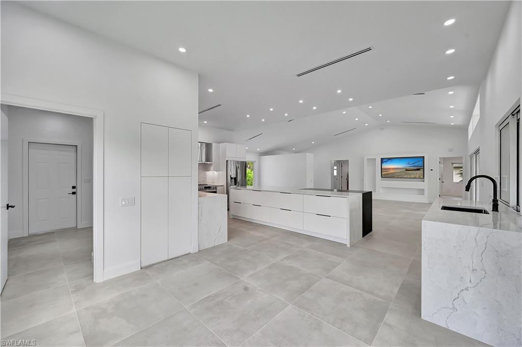 KINGS LAKE - Residential