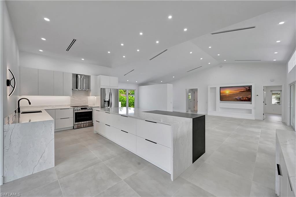 KINGS LAKE - Residential