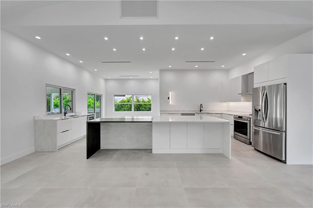 KINGS LAKE - Residential