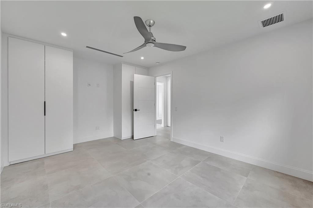 KINGS LAKE - Residential