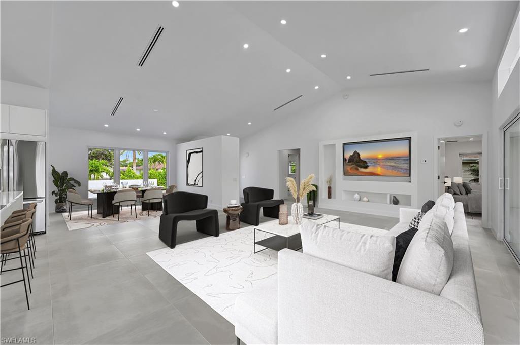 KINGS LAKE - Residential