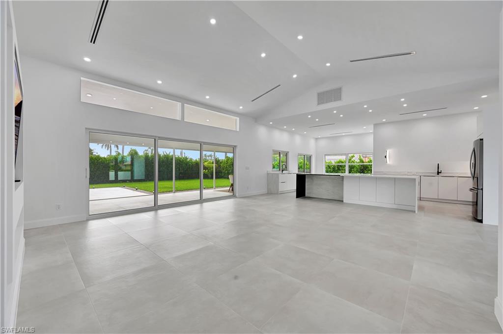 KINGS LAKE - Residential