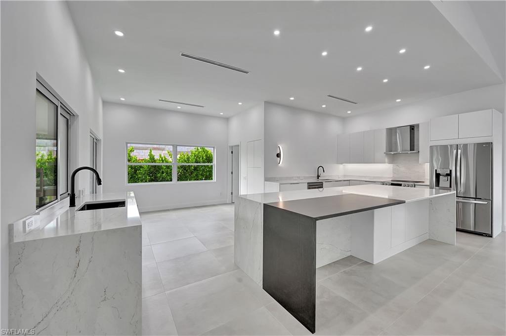 KINGS LAKE - Residential