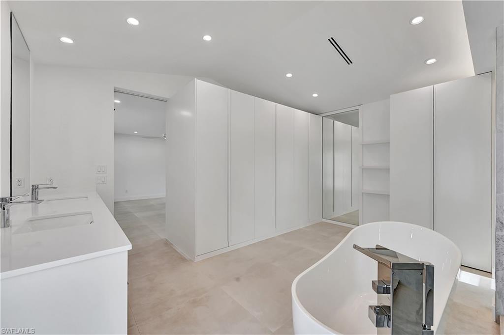 KINGS LAKE - Residential