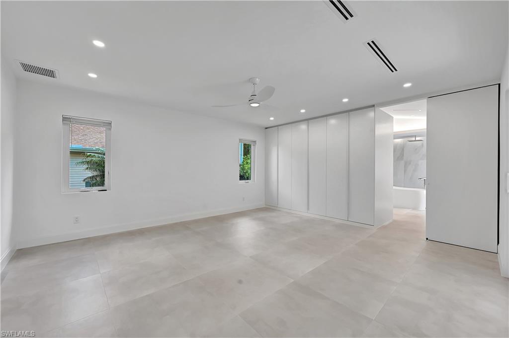 KINGS LAKE - Residential