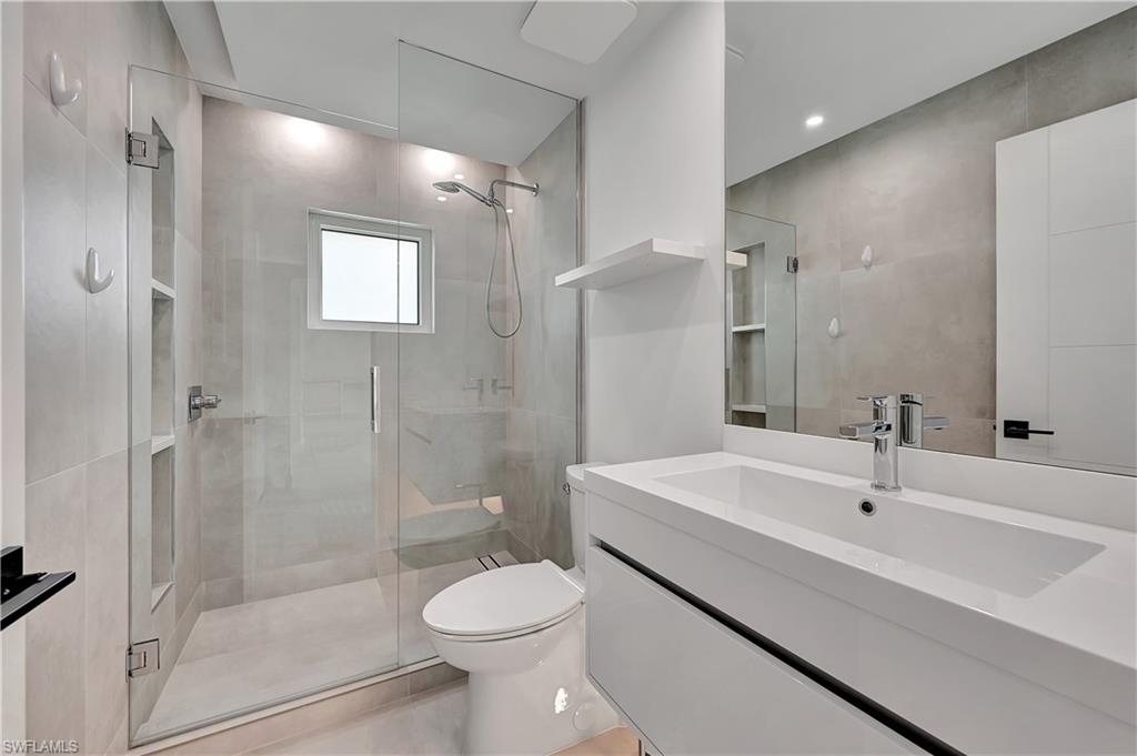 KINGS LAKE - Residential