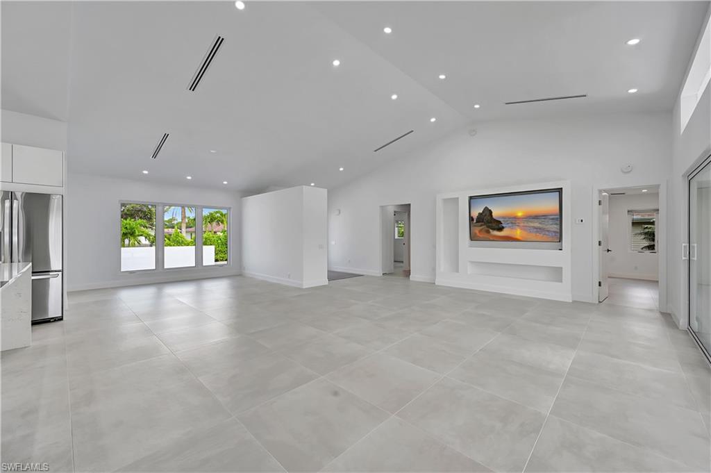 KINGS LAKE - Residential