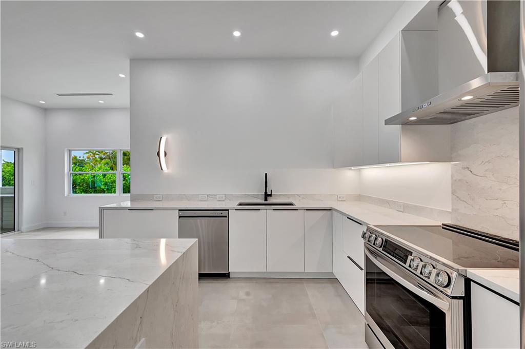 KINGS LAKE - Residential