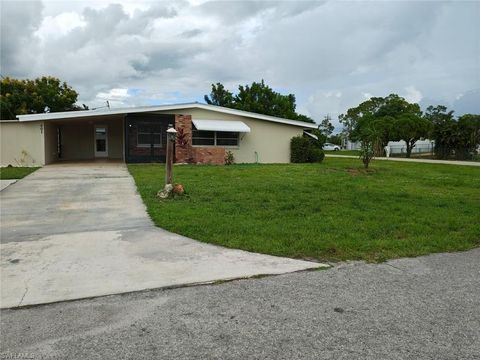 Photo of 801 Perry AVE, LEHIGH ACRES, FL 33936 (MLS # 225077794) Photo of 801 Perry AVE, LEHIGH ACRES, FL 33936 (MLS # 225077794)