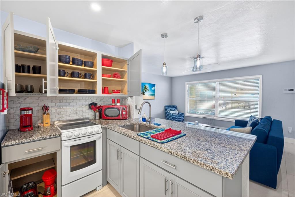 CAPE CORAL - Residential Lease