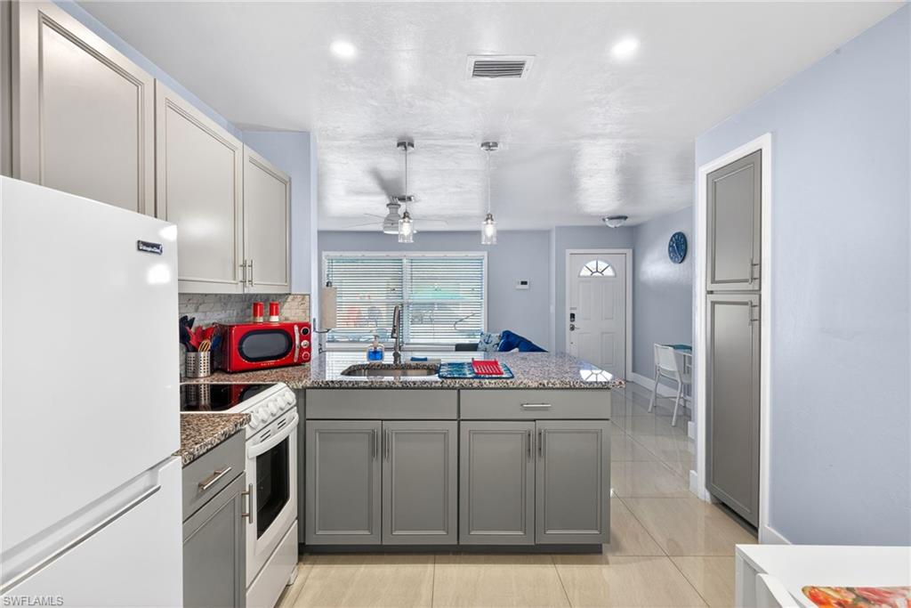 CAPE CORAL - Residential Lease