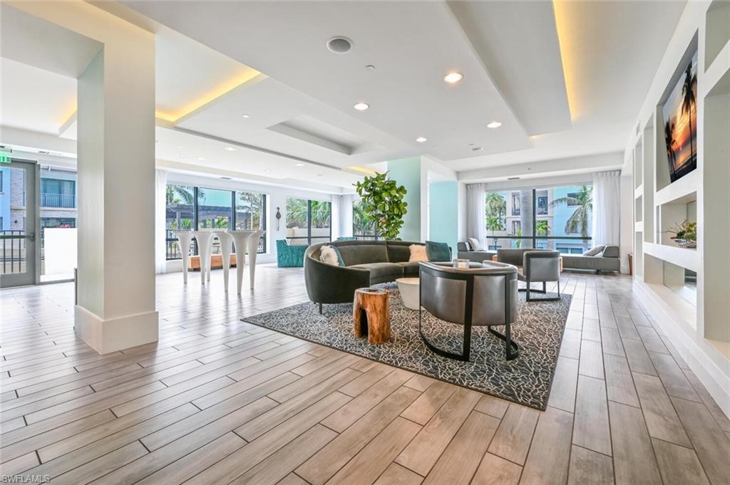 NAPLES SQUARE - Residential Lease