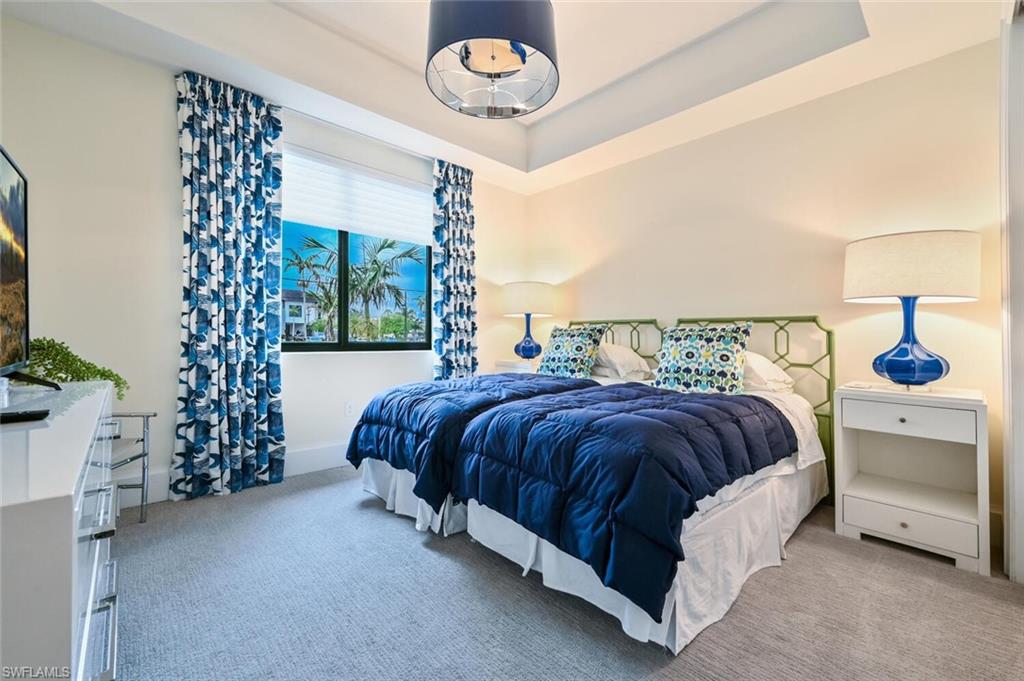 NAPLES SQUARE - Residential Lease