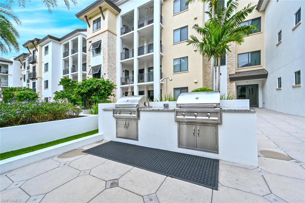 NAPLES SQUARE - Residential Lease