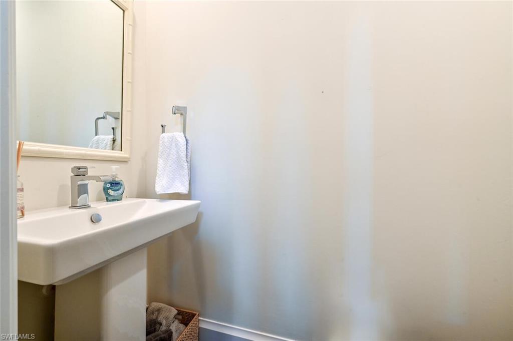 NAPLES SQUARE - Residential Lease